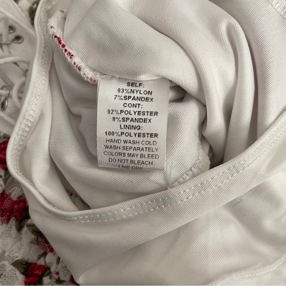 Romantic Lace Bodysuit - Picture 4 of 7